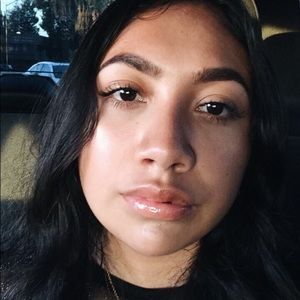 Meet your Posher, Selena